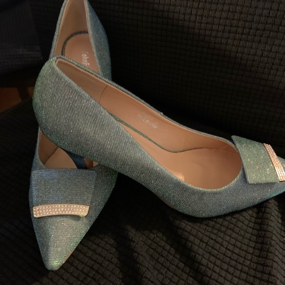 Shoes - Picture 2 of 6